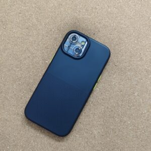 dual-textured rugged smartphone case .