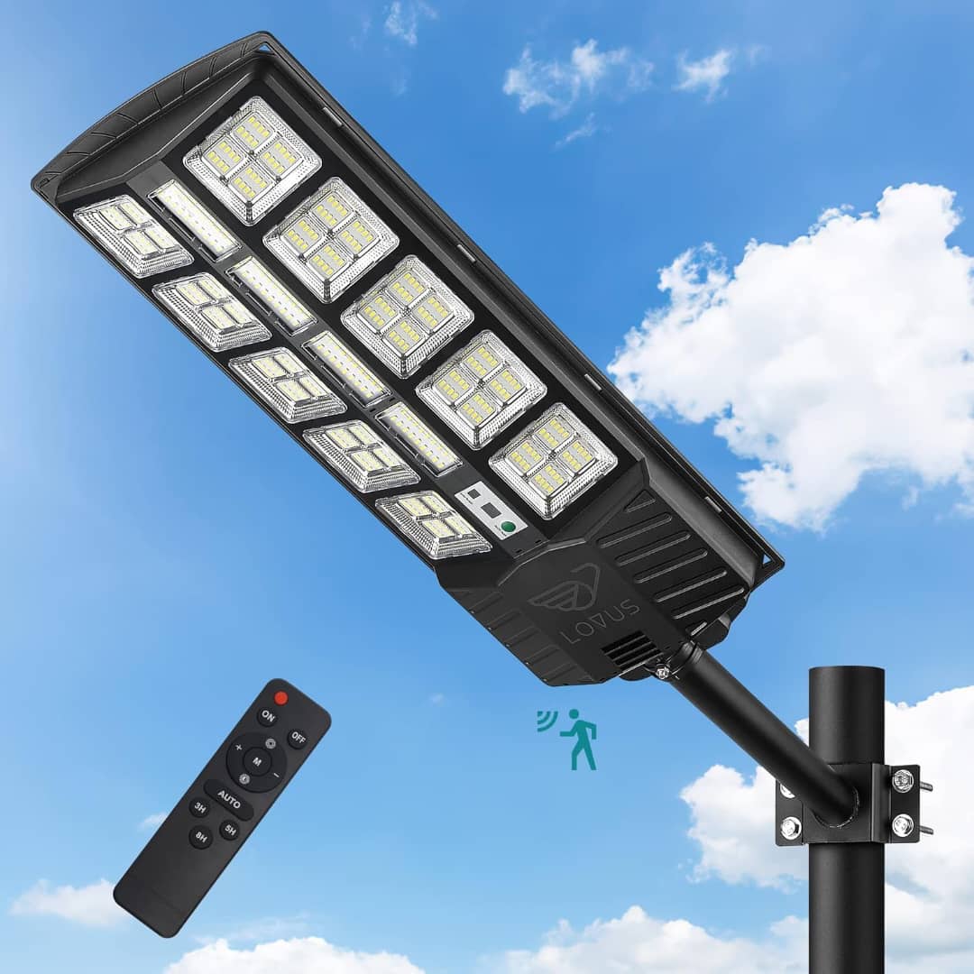 Solar-powered street light with remote control 150W.